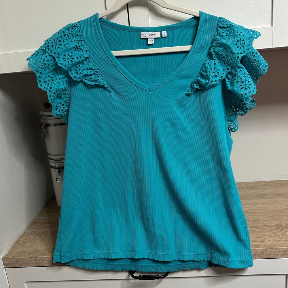 Chico's Eyelet Romantic Ruffle Sleeve Ribbed Top Womens L Teal V-Neck Coastal